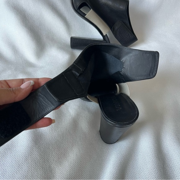 VINCE Black Leather Peep Toe Heels Booties Chunky Heel Shoe Size 7.5 - Picture 8 of 10